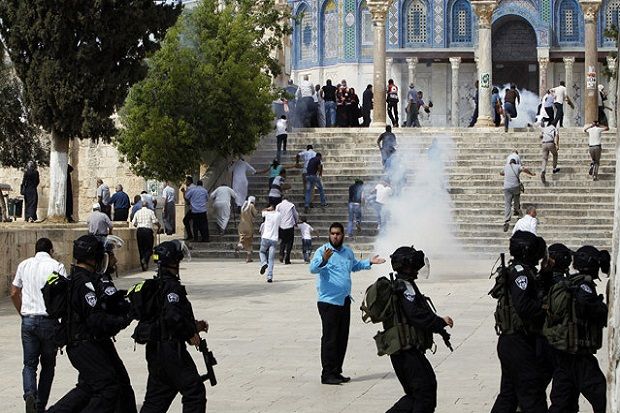 Serbu kompleks al-Aqsa, polisi Israel & warga Palestina bentrok
