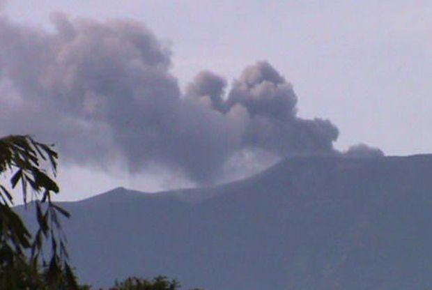 Marapi erupsi, warga diminta menjauh dari jarak 3 Km