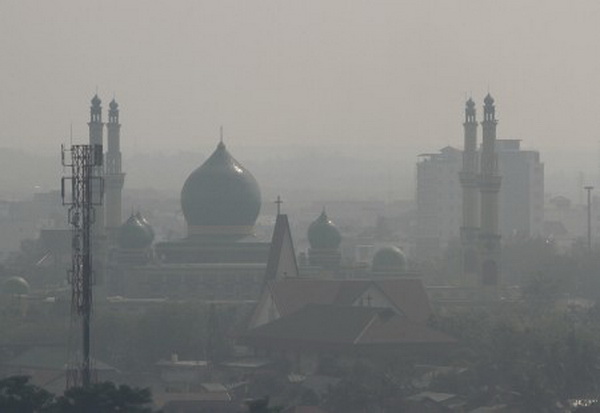 Kabut asap di Padang mengkhawatirkan, jarak pandang 700 meter