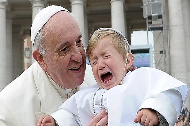 Paus Francis disaingi paus mini