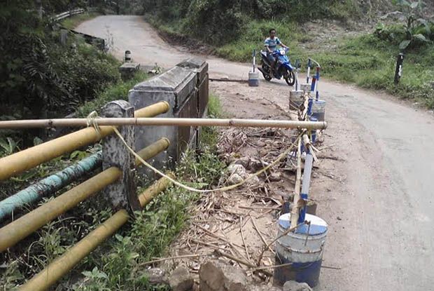 Jembatan penghubung Cirebon-Majalengka nyaris runtuh