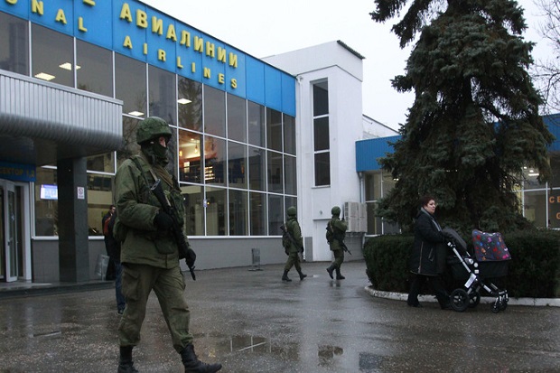 Ukraina tuduh Rusia invasi bandara Crimea