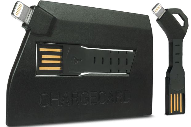 Charger portable sekecil kartu kredit dan kunci rumah