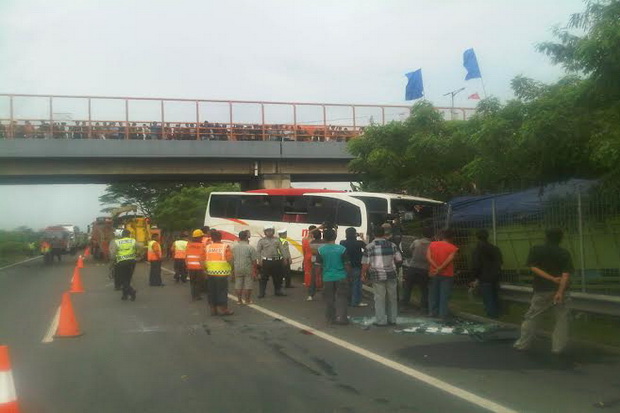 Kecelakaan di Tol Jakarta-Merak, 1 penumpang bus tewas