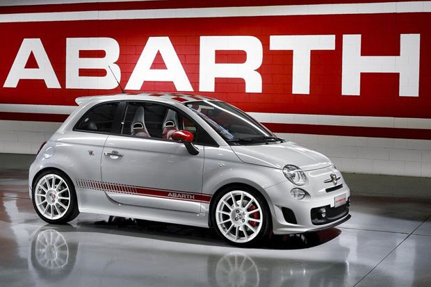 Fiat tawarkan versi otomatis 500 Abarth