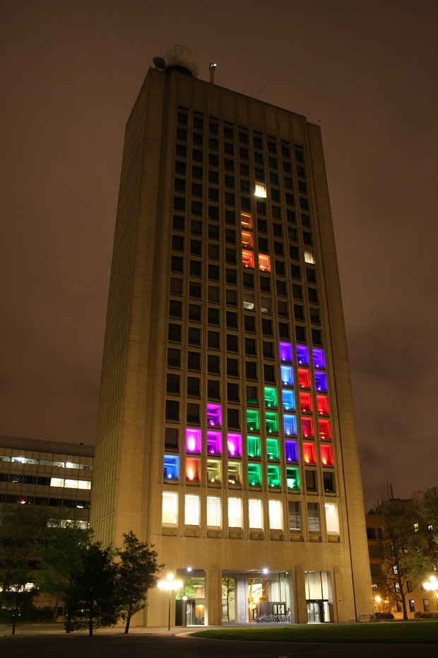 Tetris Raksasa dimainkan di Gedung Pencakar Langit