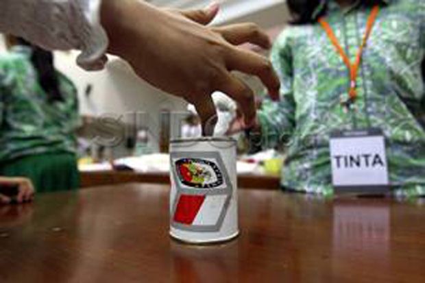 Lelah menghitung suara, pegawai KPU Denpasar kesurupan