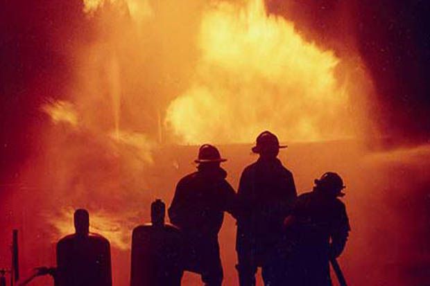 Kantor Kecamatan Sindue dibakar, ratusan kotak suara hangus