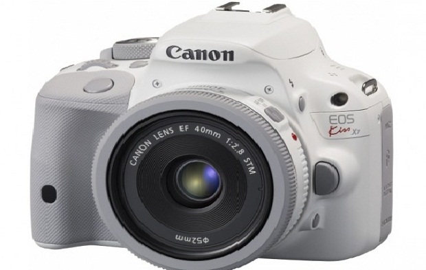 Kamera seputih salju Canon EOS 100D