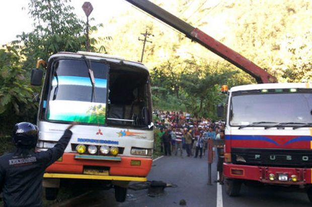 Bus rombongan nelayan terguling di Gunung Kidul, 1 tewas