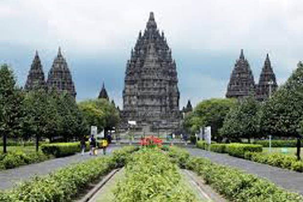 Hujan abu tak ganggu wisata Candi Prambanan & Ratu Boko