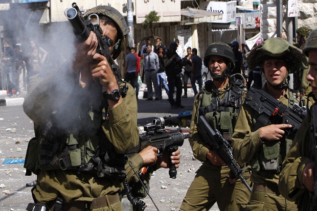 Bubarkan massa Palestina, tentara Israel serbu situs suci