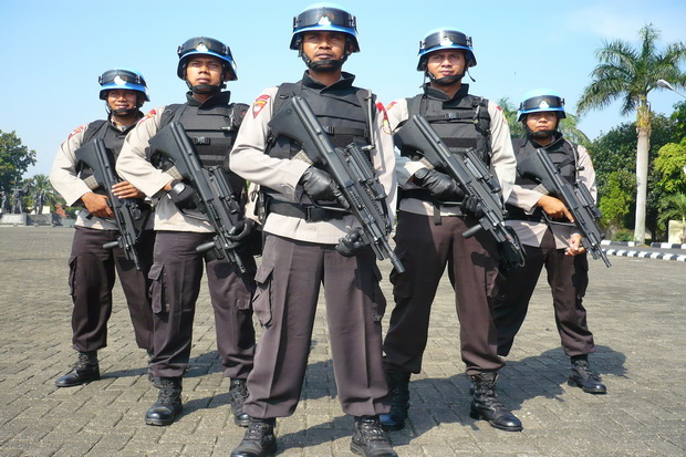 Waspada penyerangan, polisi jaga rumah ibadah di Sorong