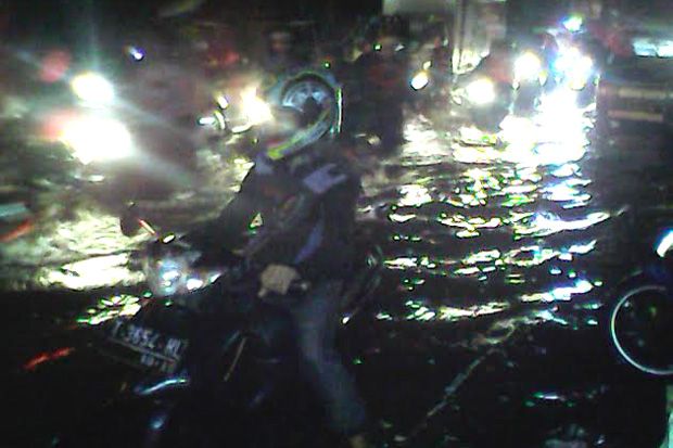 Kota Karawang malam ini terendam banjir