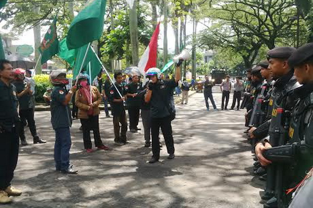 Massa pendukung dan kontra Dada Rosada serbu PN Bandung