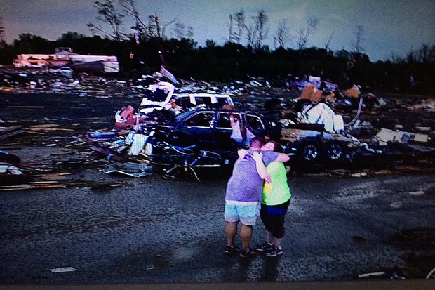 Tornado hancurkan dua wilayah AS, 12 orang tewas
