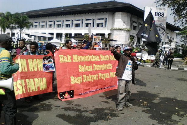 Mahasiswa Papua juga demo Hari Buruh Sedunia