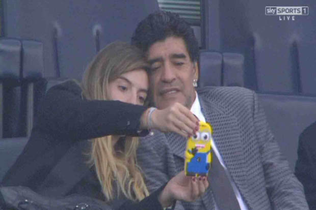 Chelsea kalah, Maradona foto selfie