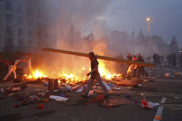 Gedung dibakar, massa anti-Kiev dibakar hidup-hidup