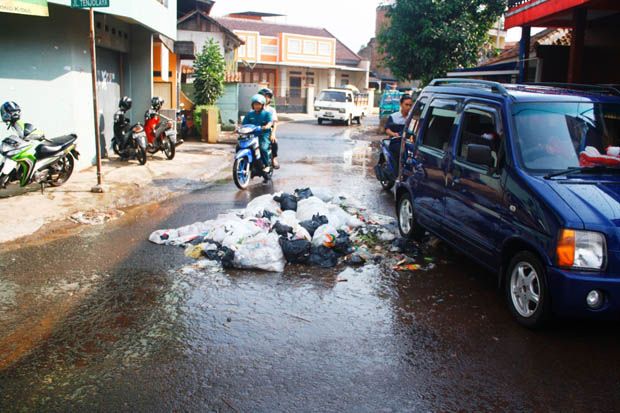 Sampah menumpuk di Garut