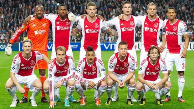 Ajax ajari Persija main sepak bola