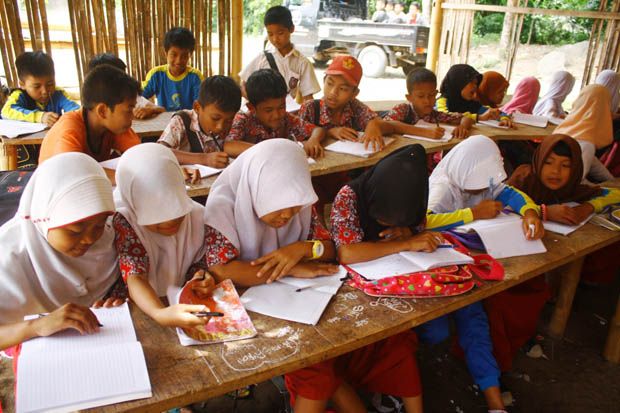 Bantuan untuk siswa dan sekolah di Garut amburadul