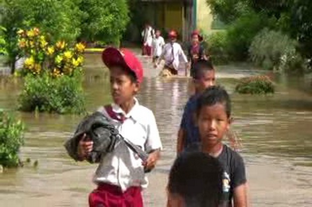 Sekolah terendam banjir ujian ditunda