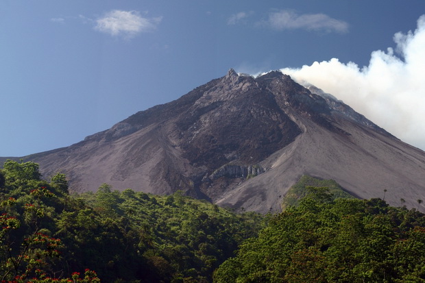 Aktivitas Gunung Merapi menurun