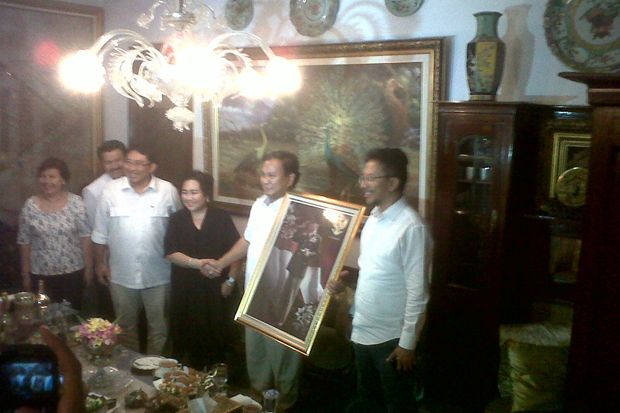 Rachmawati beri lukisan Soekarno ke Prabowo