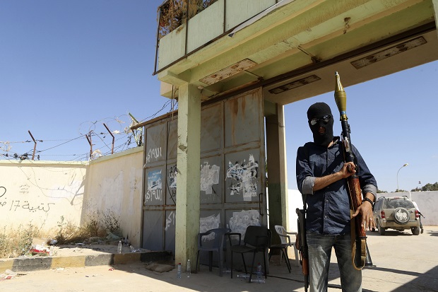 Baku Tembak Tewaskan 24 Orang, Bandara Benghazi Ditutup