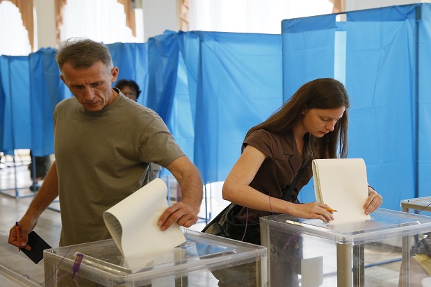 Pengamat Internasional Puji Pemilu Ukraina