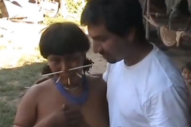 Terpisah 20 Tahun, Pria AS Bertemu Ibunya yang Asli Suku Amazon
