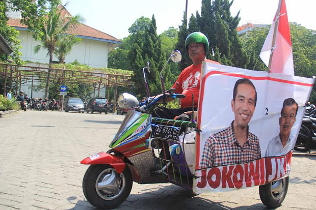 Berbekal Rp10.000, PKL Naik Vespa Ingin Temui Jokowi