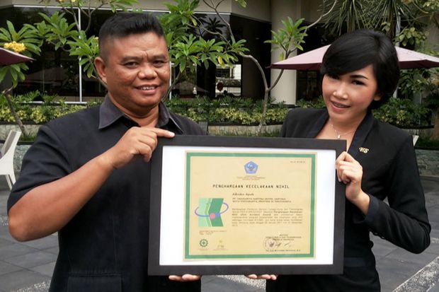 Santika Premiere Jogja Raih Award dari Kemenakertrans