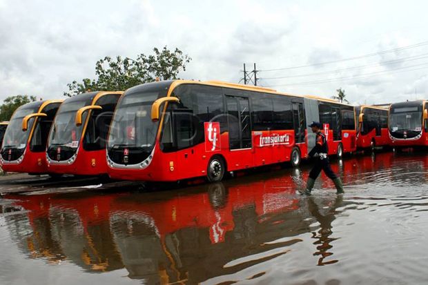 Pengguna Transjakarta Minta Penjelasan Kasus Bus Berkarat