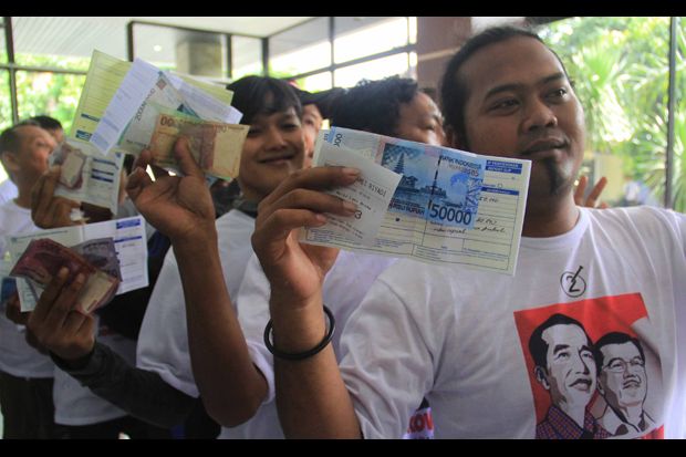 Perajin Mebel Berbondong-bondong Kirim Uang ke Jokowi