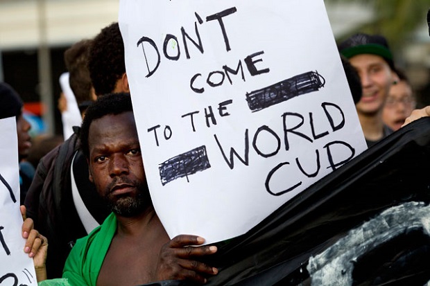 Piala Dunia Makin Dekat, Demonstrasi Masih Marak