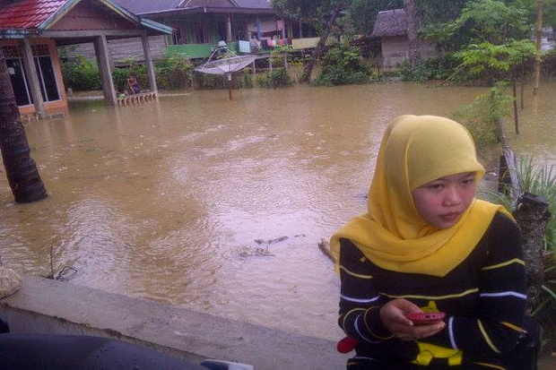Banjir Wajo Capai 3 Meter, Warga Bertahan di Rumah