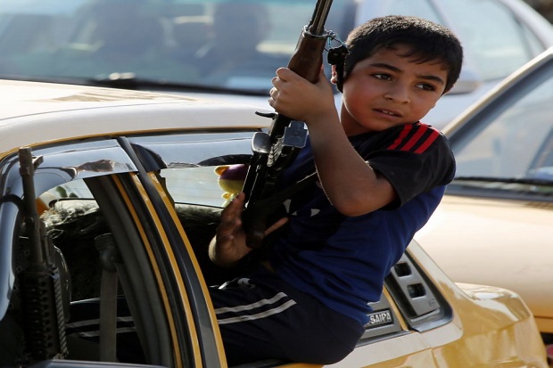 Benci Militan, Anak-anak di Irak Angkat Senjata