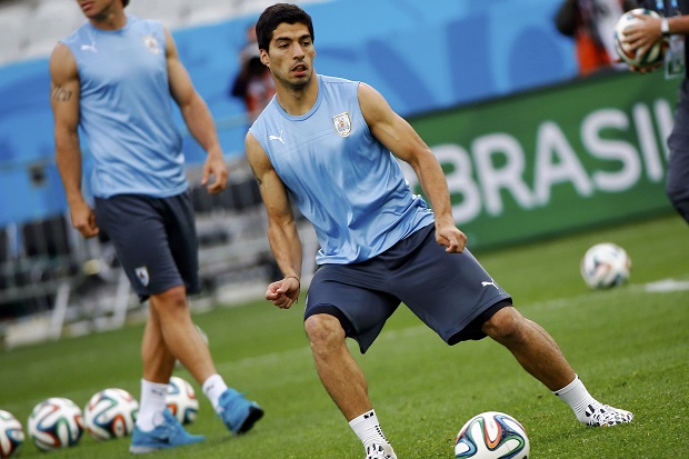 Uruguay Ragukan Kondisi Suarez