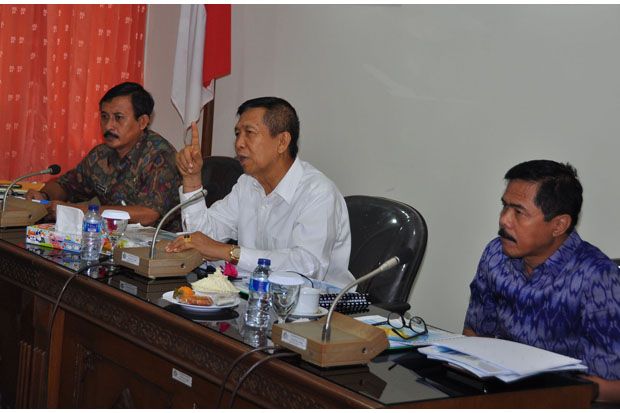 Gubernur Bali Minta Dinas PU Serius Tangani Danau Buyan