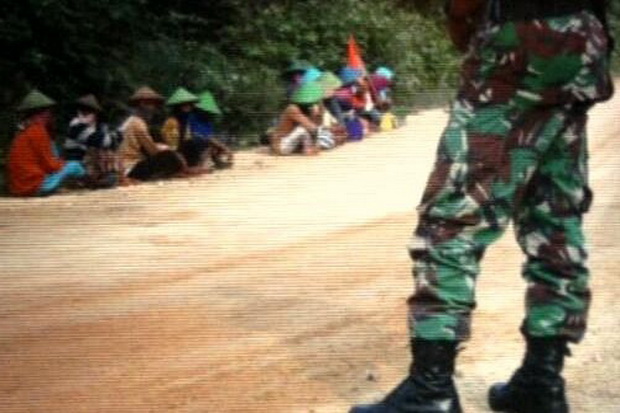 Polisi Bantah Pukuli Ibu-ibu dan Petani di Rembang