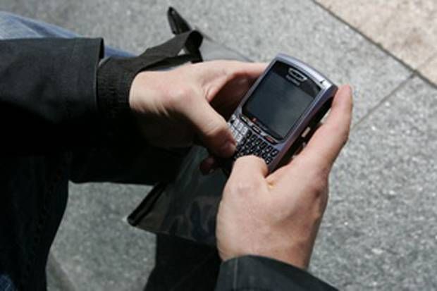 OJK Gaet Kemenkominfo Stop SMS Penawaran Produk