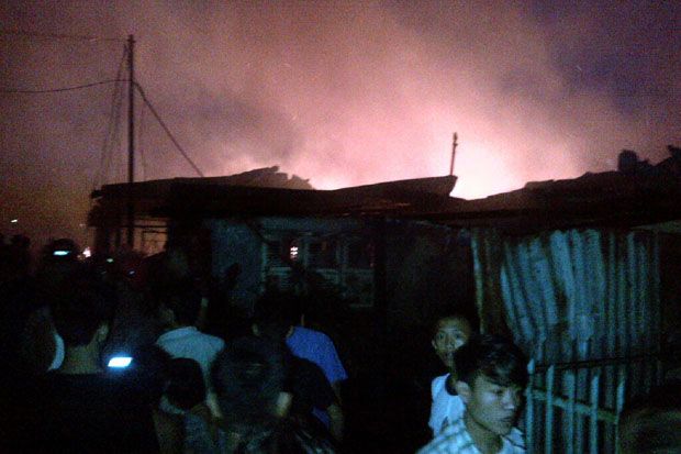 Gudang Bahan Bakar Meledak, Asrama TNI AD Terbakar