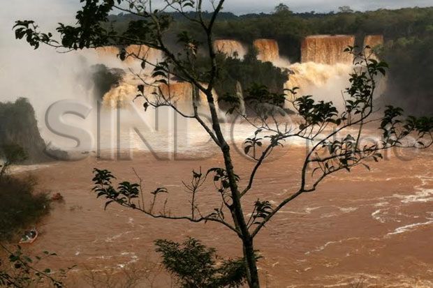 Tergoda Fenomena Air Terjun Iguacu