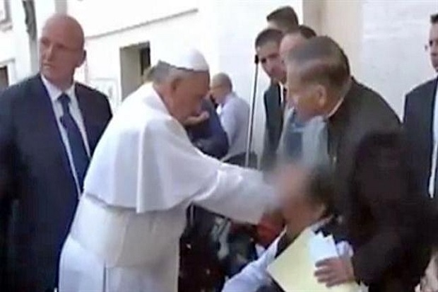 Paus Francis Dukung Ritual Mengusir Setan