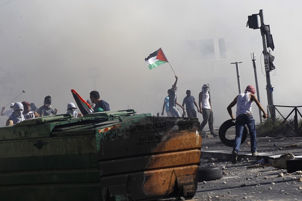 Pemakaman Pemuda Palestina Diwarnai Kerusuhan