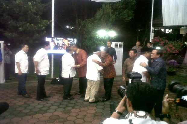 Tiba di Cikeas, Prabowo Hormat ke SBY