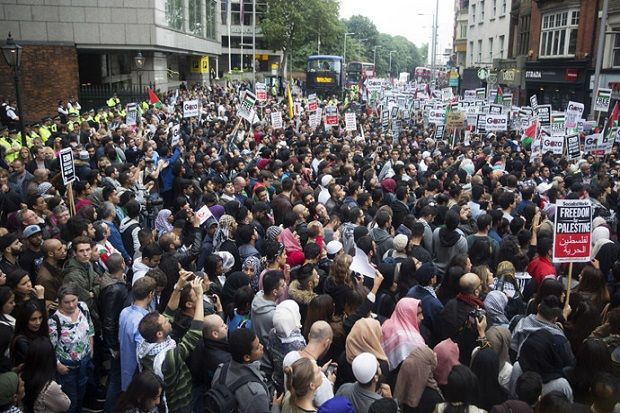 Ribuan Orang di Oslo dan London Protes Invasi Israel di Gaza