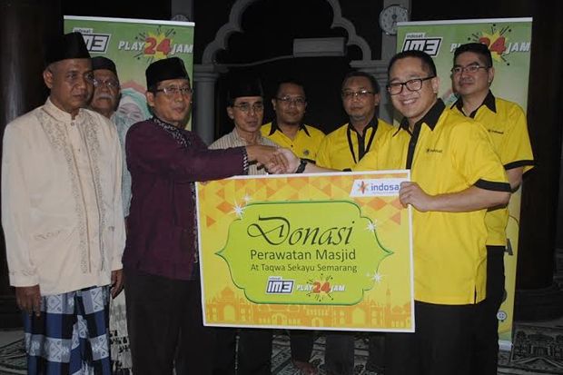Indosat Berikan Bantuan Perawatan Masjid Sekayu